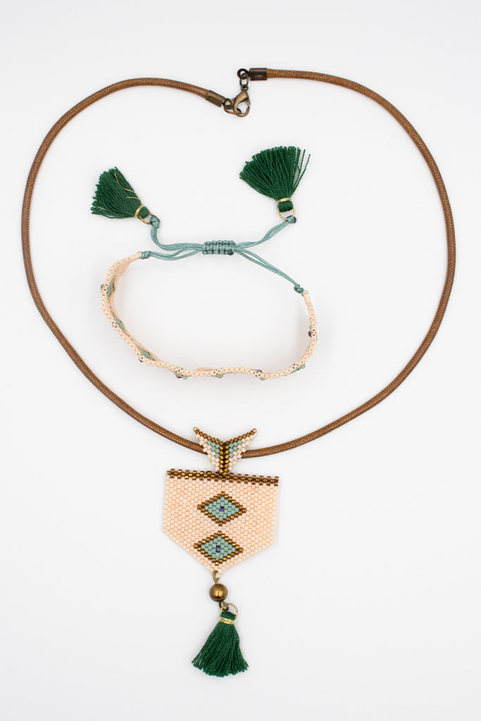 Aquatolia salmon and green necklace bracelet set